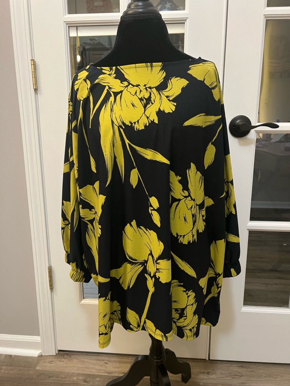 Halogen Black and green Printed long sleeved Blouse Sz 4X EUC - Picture 2 of 7